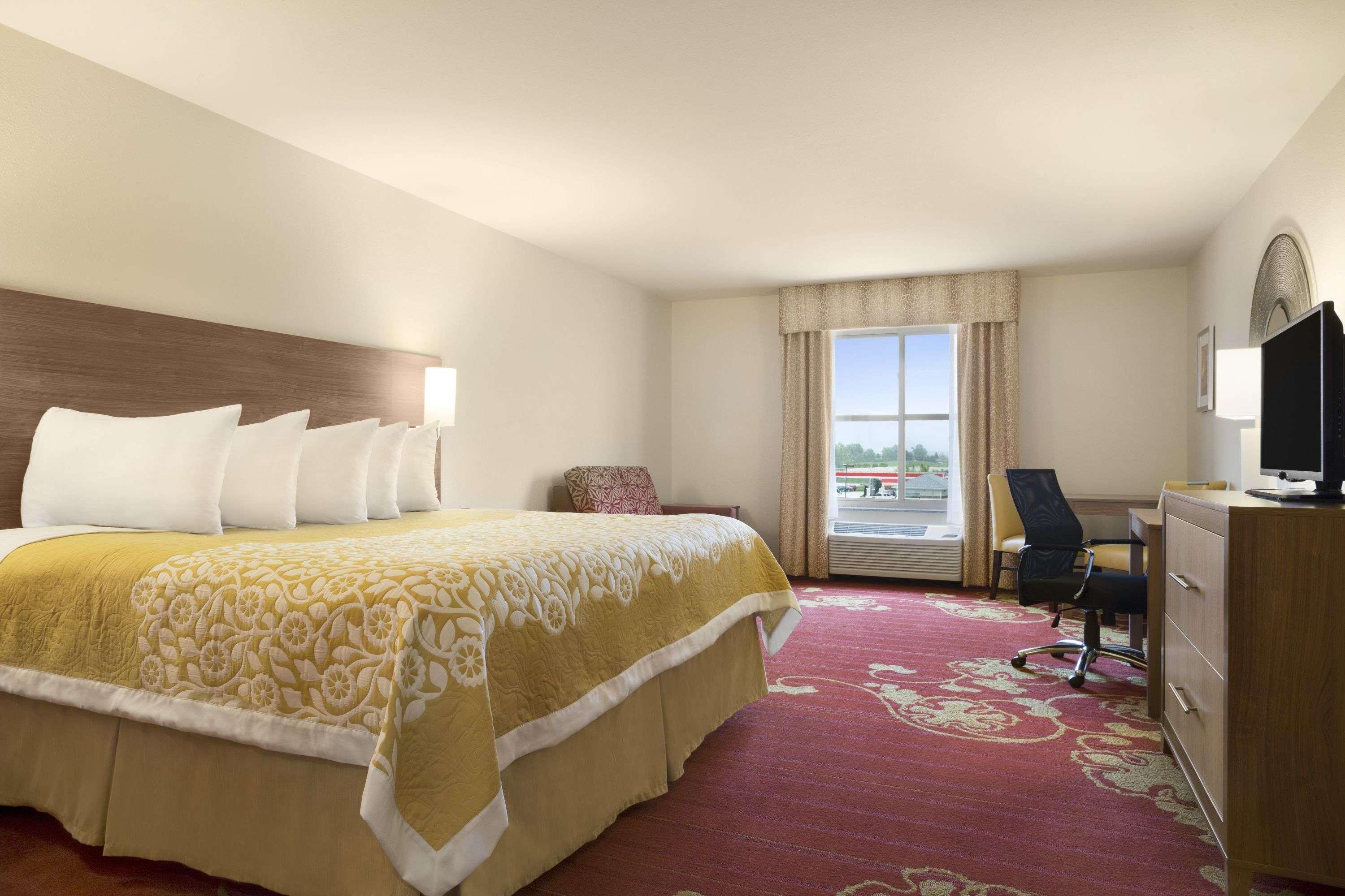 Days Inn & Suites By Wyndham Belmont Kültér fotó